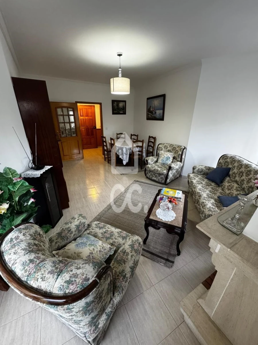 Apartamento T2 para Arrendamento em Loures Foto 14