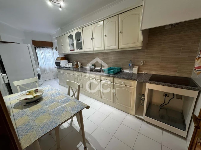 Apartamento T2 para Arrendamento em Loures Foto 5