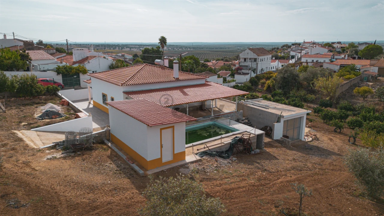 Moradia T2 para Venda em Selmes Foto 2