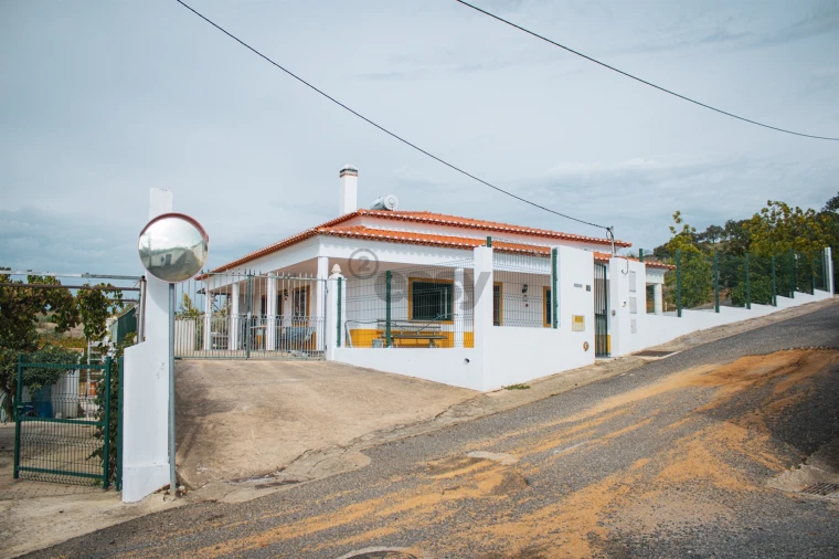 Moradia T2 para Venda em Selmes Foto 4