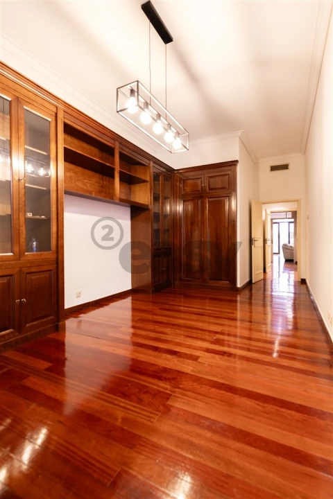 Apartamento T2 para Arrendamento em Santo António