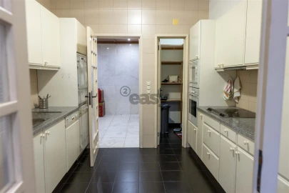 Apartamento T2 para Arrendamento em Santo António