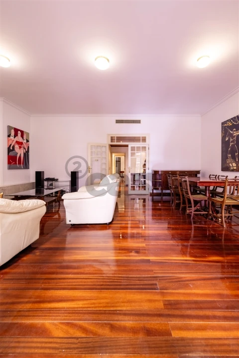 Apartamento T2 para Arrendamento em Santo António