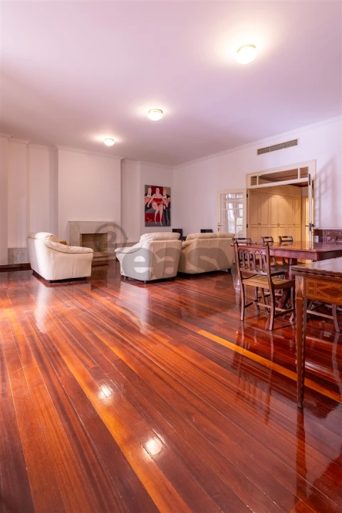 Apartamento T2 para Arrendamento em Santo António