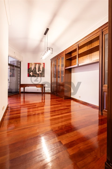 Apartamento T2 para Arrendamento em Santo António