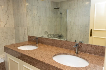 Apartamento T2 para Arrendamento em Santo António