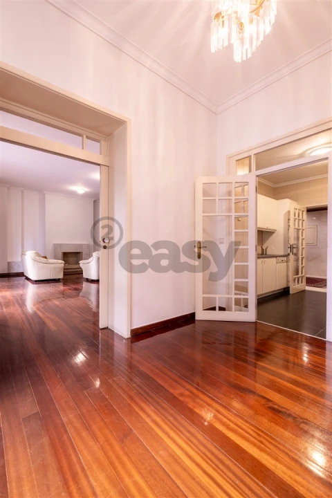Apartamento T2 para Arrendamento em Santo António