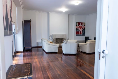 Apartamento T2 para Arrendamento em Santo António