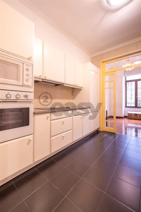 Apartamento T2 para Arrendamento em Santo António