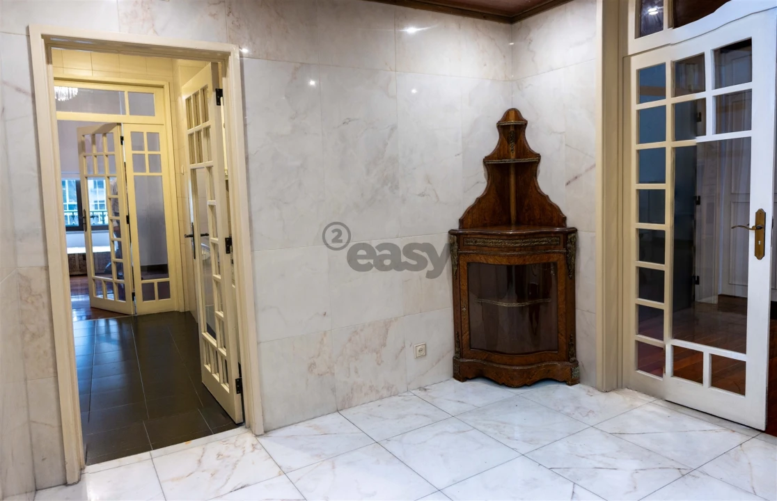 Apartamento T2 para Arrendamento em Santo António Foto 2