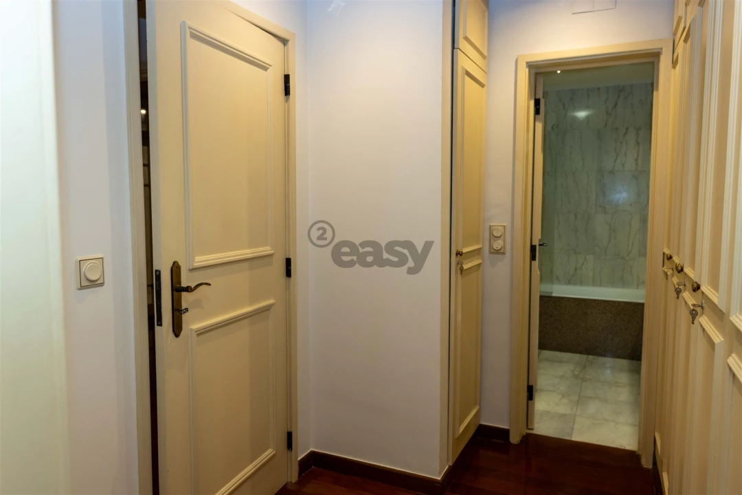 Apartamento T2 para Arrendamento em Santo António Foto 36