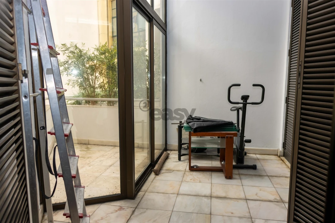 Apartamento T2 para Arrendamento em Santo António Foto 34