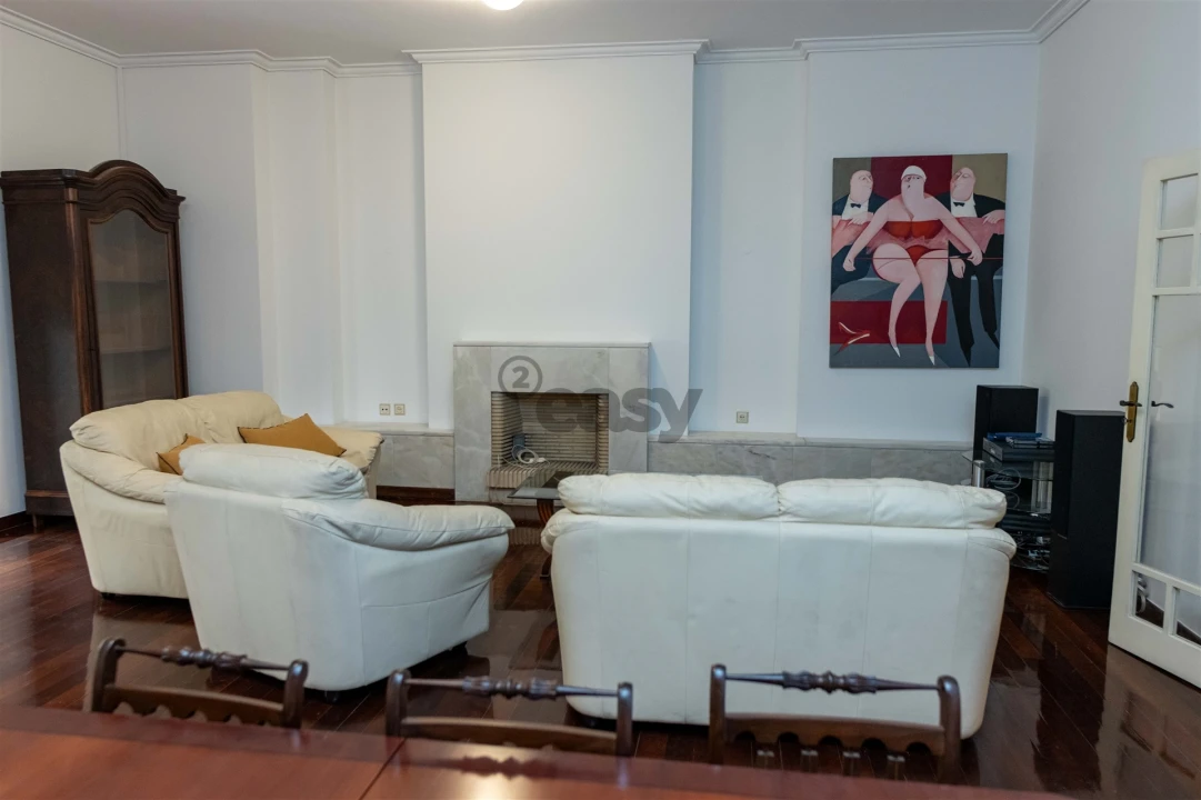 Apartamento T2 para Arrendamento em Santo António Foto 16