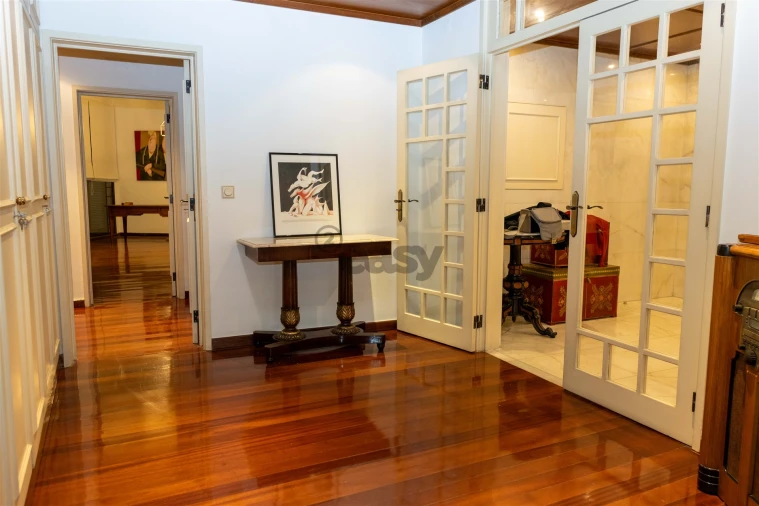 Apartamento T2 para Arrendamento em Santo António Foto 10