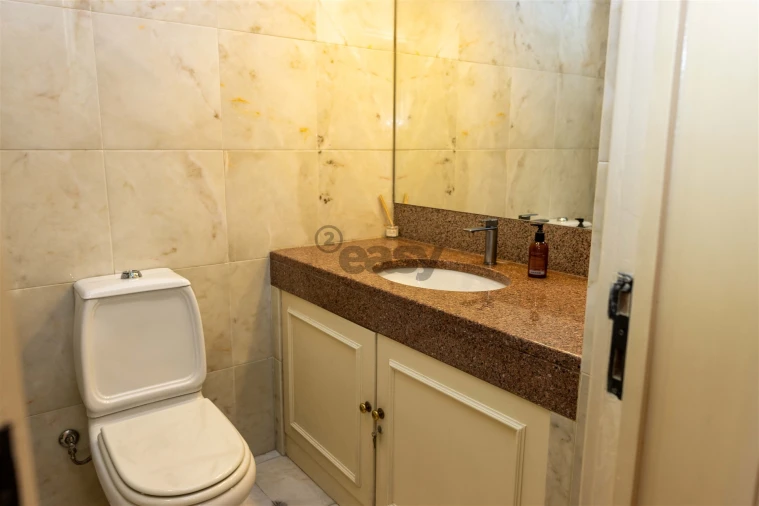 Apartamento T2 para Arrendamento em Santo António Foto 19