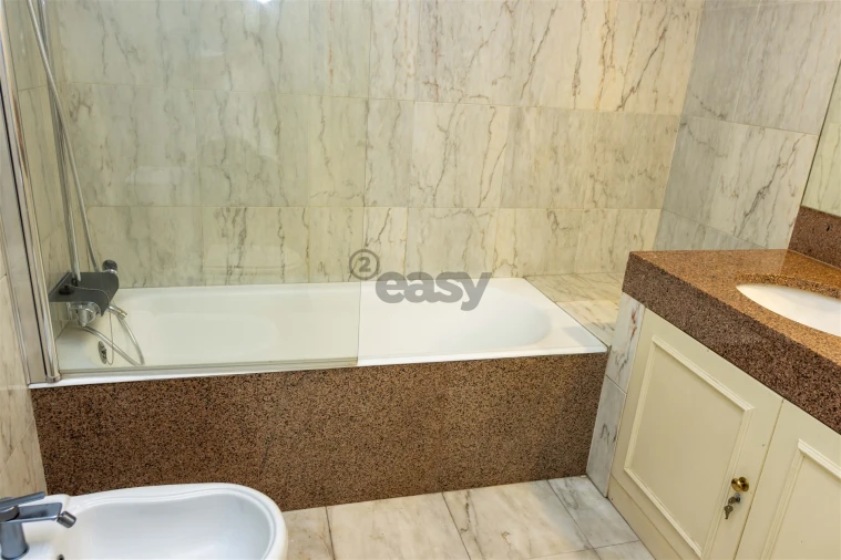 Apartamento T2 para Arrendamento em Santo António Foto 26