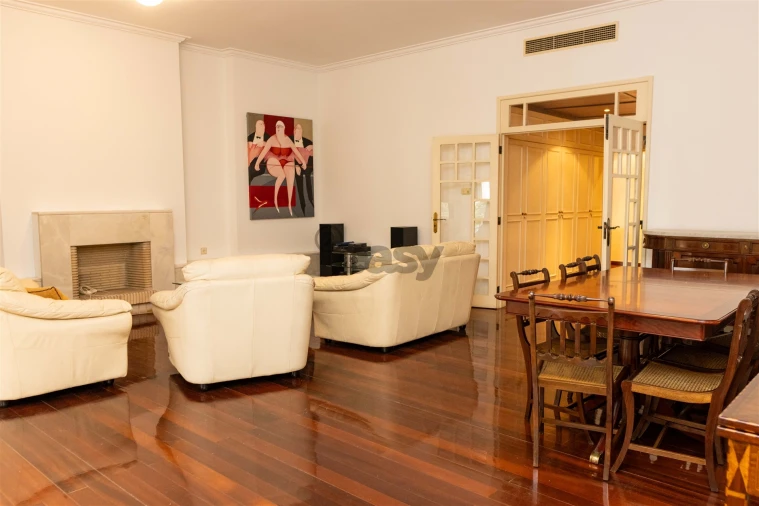 Apartamento T2 para Arrendamento em Santo António Foto 13