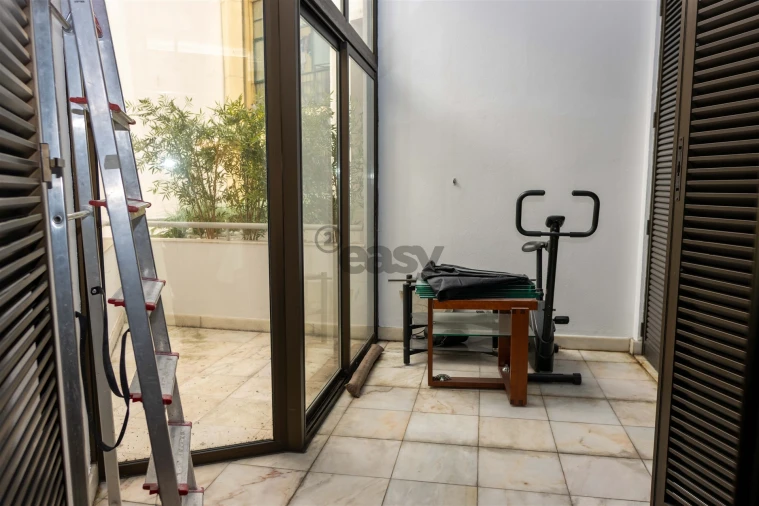 Apartamento T2 para Arrendamento em Santo António Foto 34