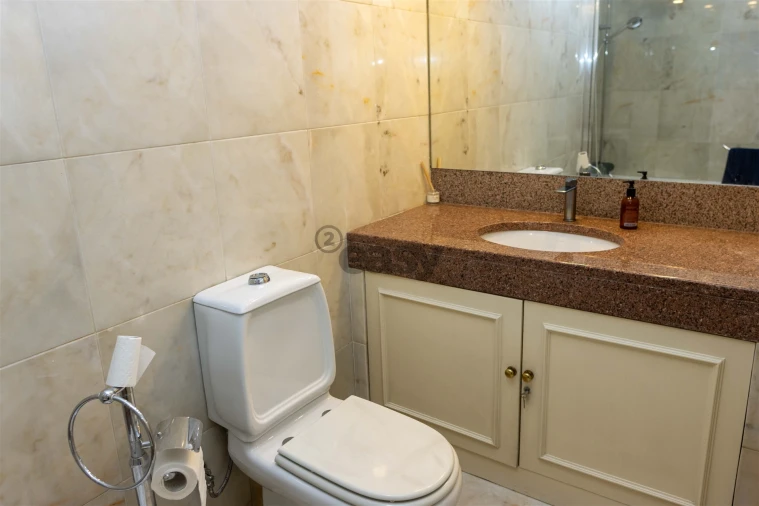 Apartamento T2 para Arrendamento em Santo António Foto 21