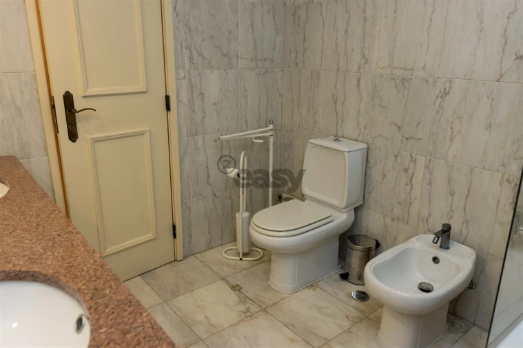 Apartamento T2 para Arrendamento em Santo António Foto 28