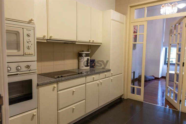 Apartamento T2 para Arrendamento em Santo António Foto 3