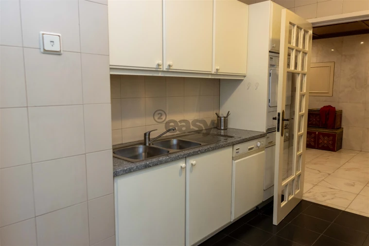 Apartamento T2 para Arrendamento em Santo António Foto 5