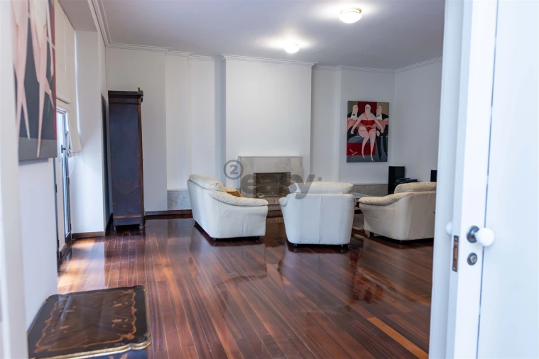 Apartamento T2 para Arrendamento em Santo António Foto 8