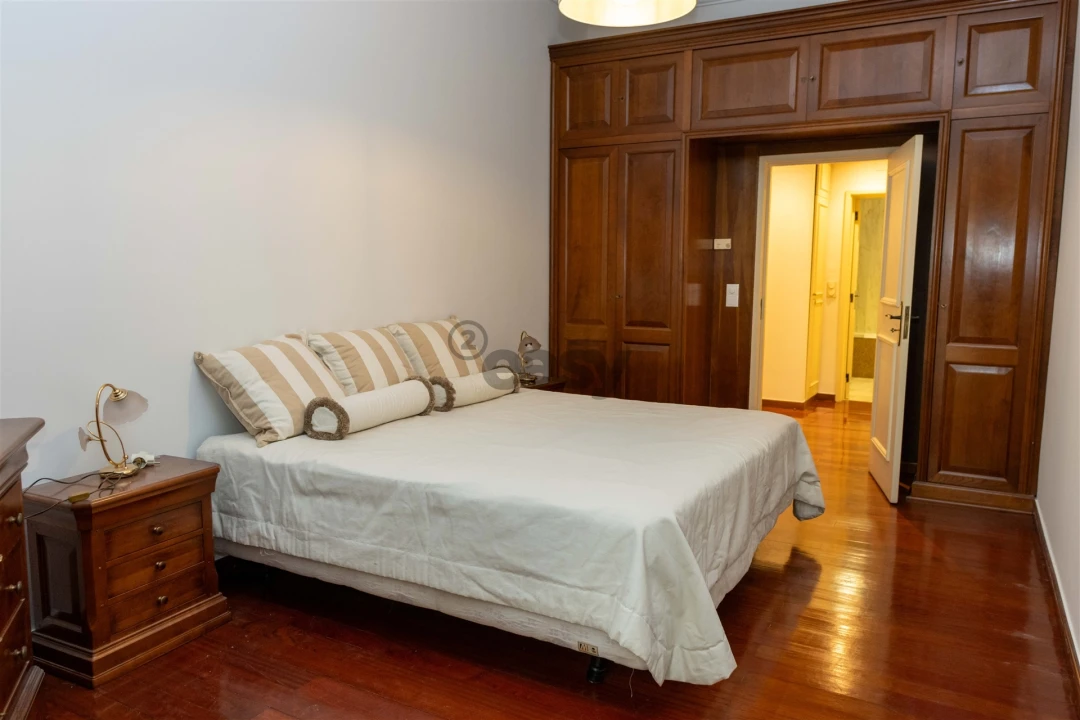 Apartamento T2 para Arrendamento em Santo António Foto 31