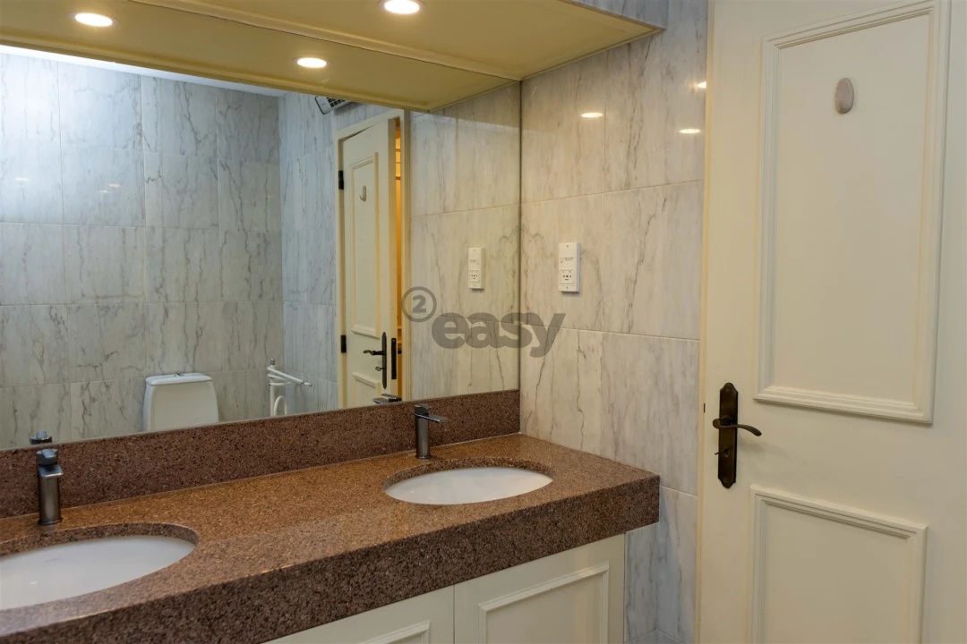 Apartamento T2 para Arrendamento em Santo António Foto 27