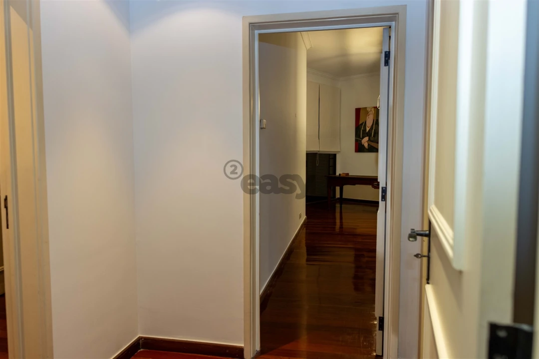 Apartamento T2 para Arrendamento em Santo António Foto 18