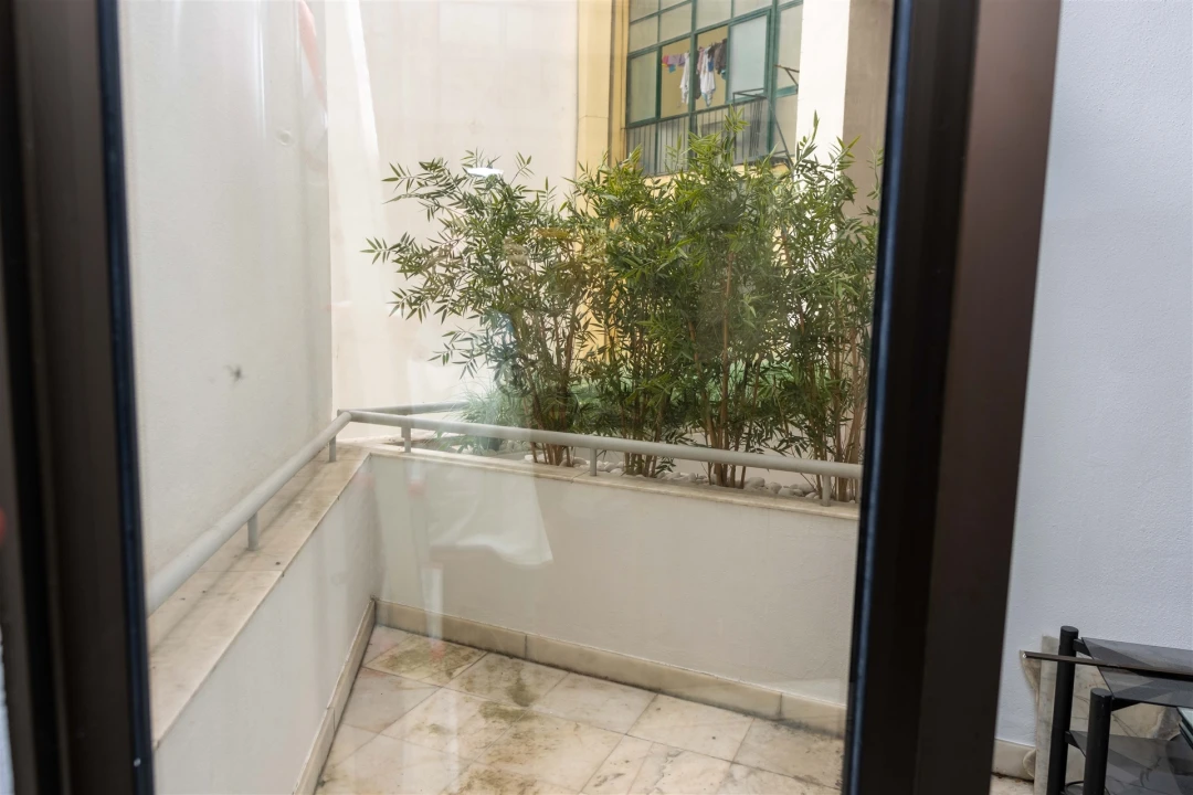 Apartamento T2 para Arrendamento em Santo António Foto 35