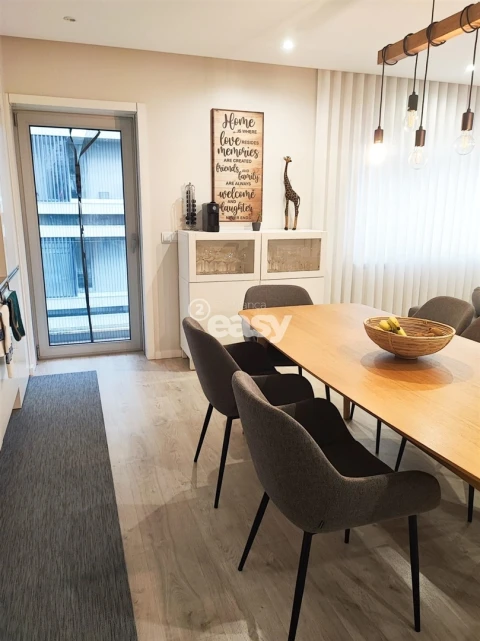 Apartamento T2 para Venda em Póvoa de Varzim, Beiriz e Argivai