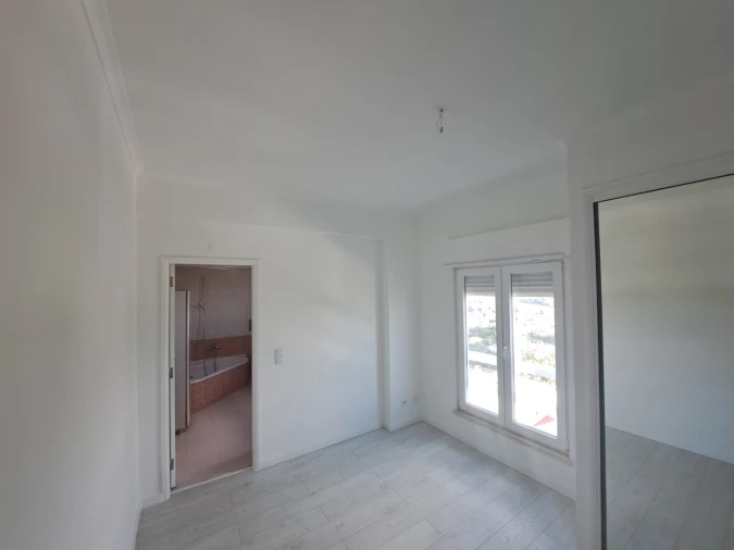 Apartamento T4 para Venda em Rio de Mouro Foto 35