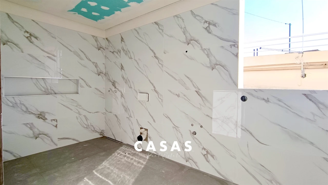 Moradia T2 para Venda em Arco da Calheta Foto 16