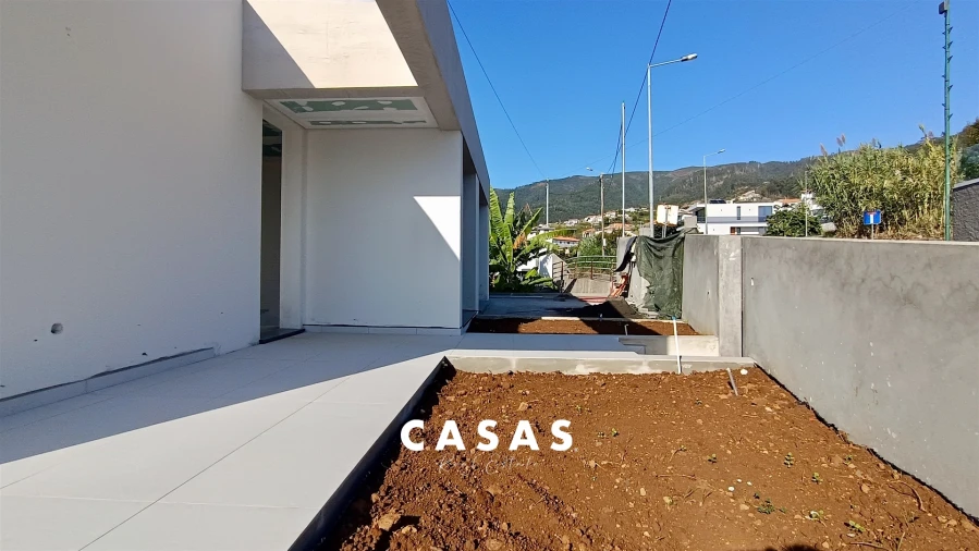 Moradia T2 para Venda em Arco da Calheta Foto 13