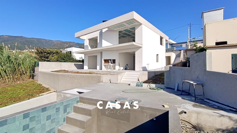 Moradia T2 para Venda em Arco da Calheta Foto 3