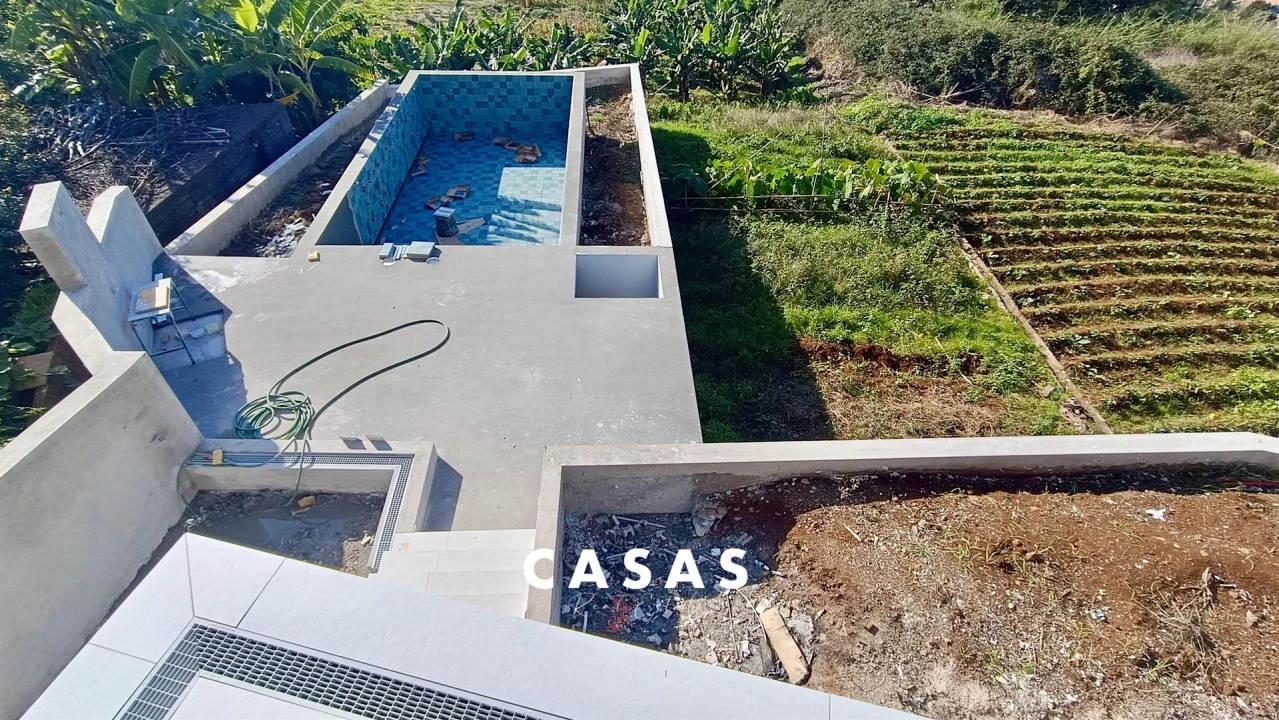 Moradia T2 para Venda em Arco da Calheta Foto 14