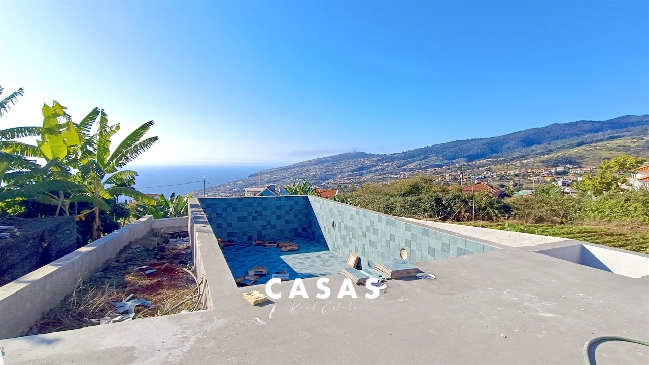 Moradia T2 para Venda em Arco da Calheta Foto 3