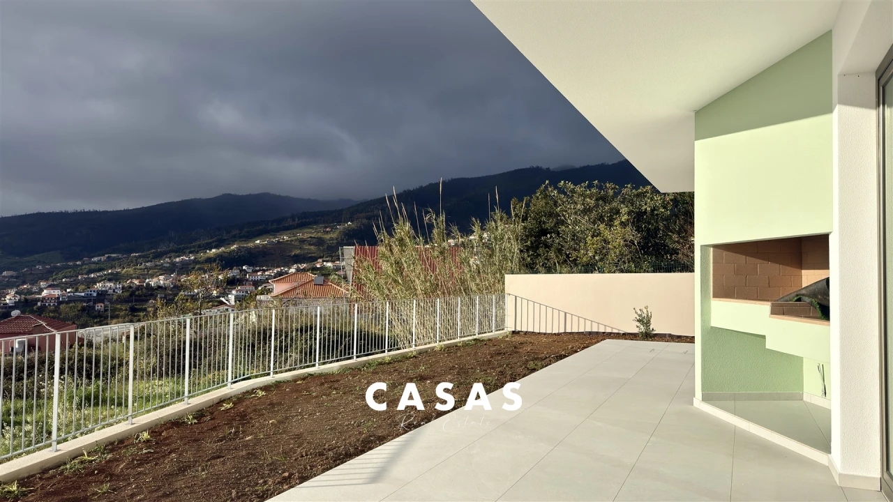 Moradia T2 para Venda em Arco da Calheta Foto 7