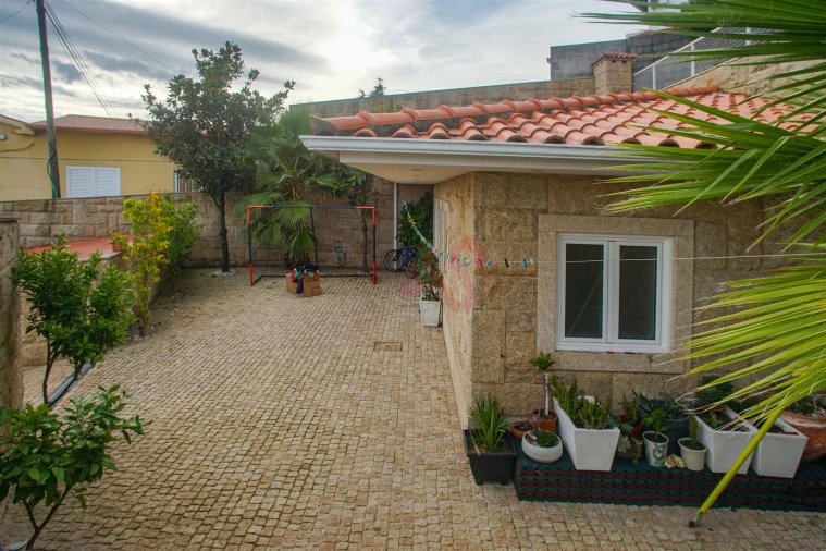 Prédio para Venda em Torrados e Sousa Foto 32