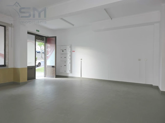 Loja para Arrendamento em Cacém e São Marcos Foto 3