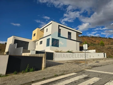 Moradia T3 para Venda em Mirandela