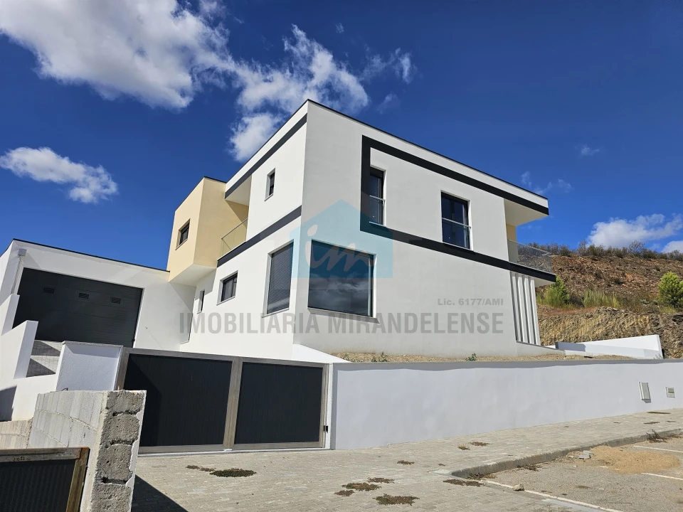 Moradia T3 para Venda em Mirandela Foto 1