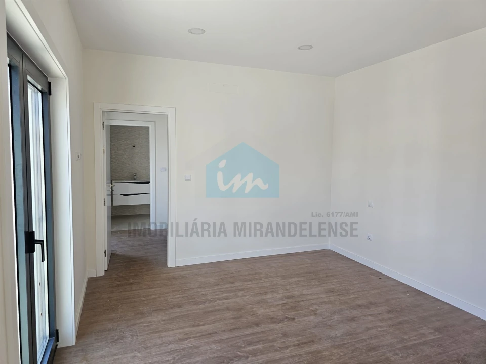 Moradia T3 para Venda em Mirandela Foto 11