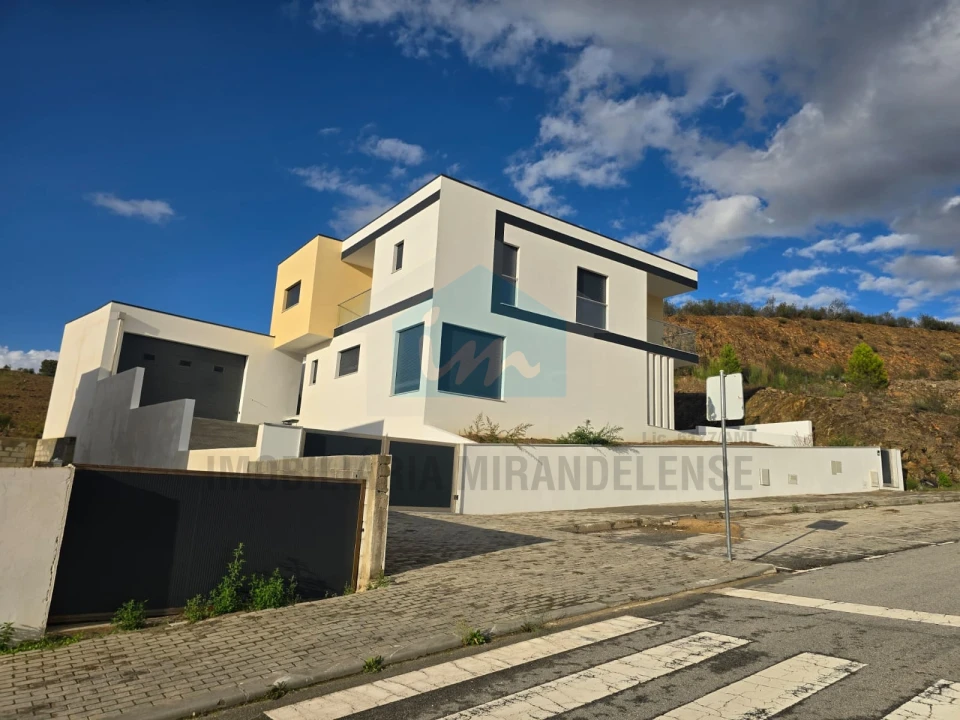 Moradia T3 para Venda em Mirandela Foto 1