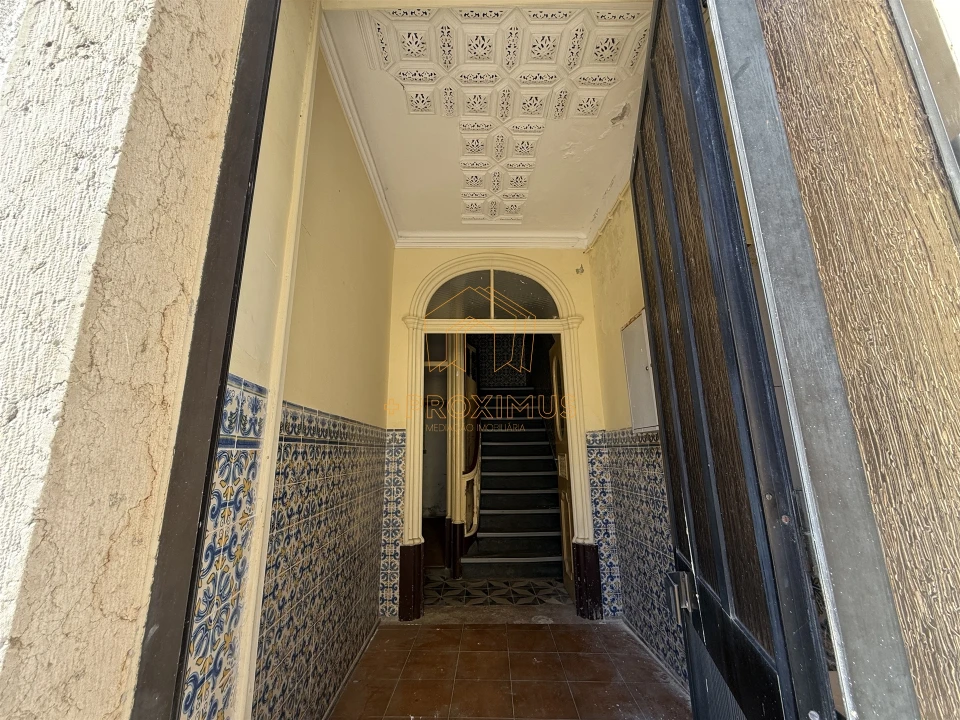 Prédio para Venda em Buarcos Foto 2