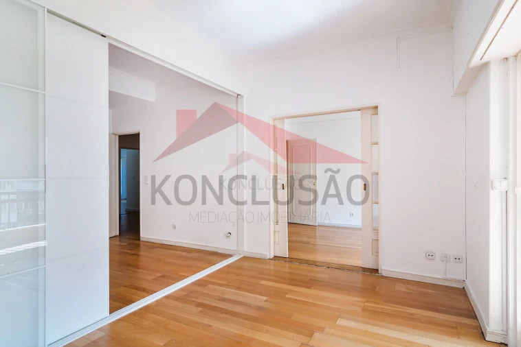 Apartamento T4 para Venda em Lumiar Foto 12
