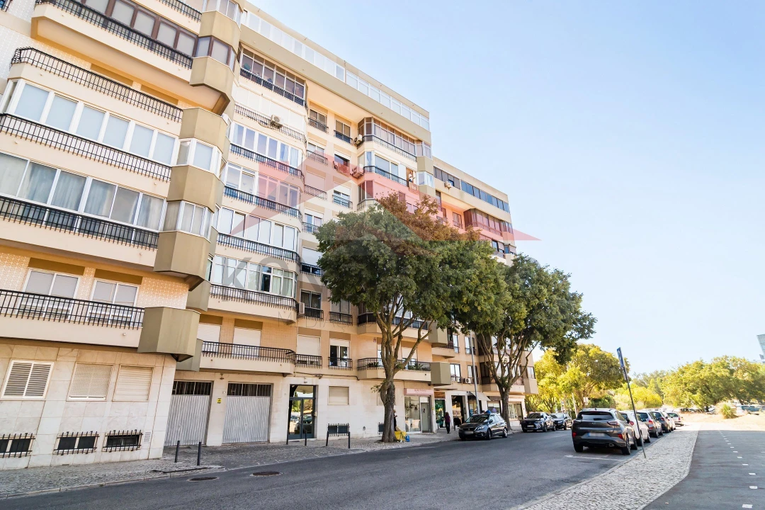 Apartamento T4 para Venda em Lumiar Foto 1