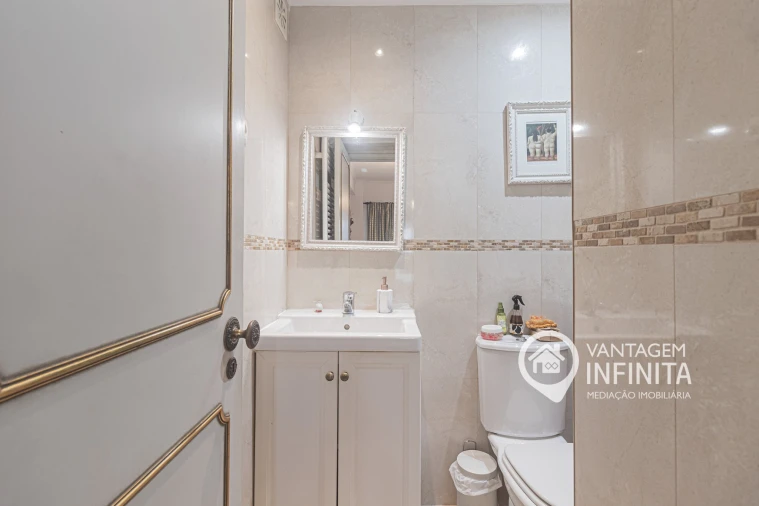 Apartamento T2 para Venda em Laranjeiro e Feijó Foto 14