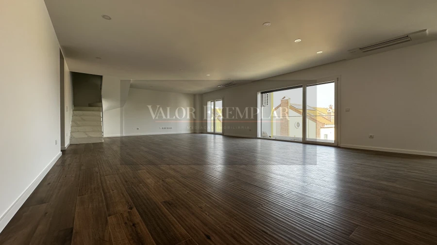 Apartamento T4 para Venda em Alcochete Foto 9